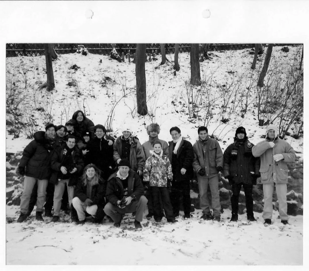 El grupo en la nieve: para casi todos era el primer invierno europeo (foto de la carpeta).