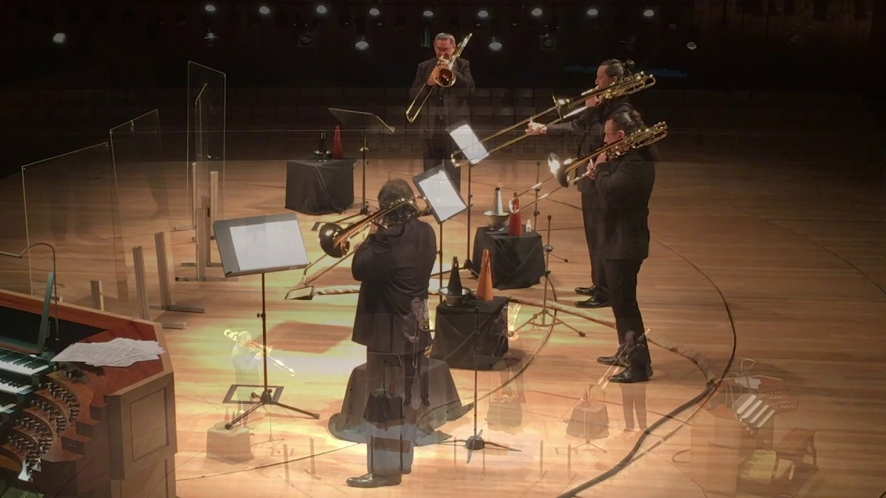Viento Sur beim Spiel im Auditorio Nacional des CCK mit Acrylglaswänden