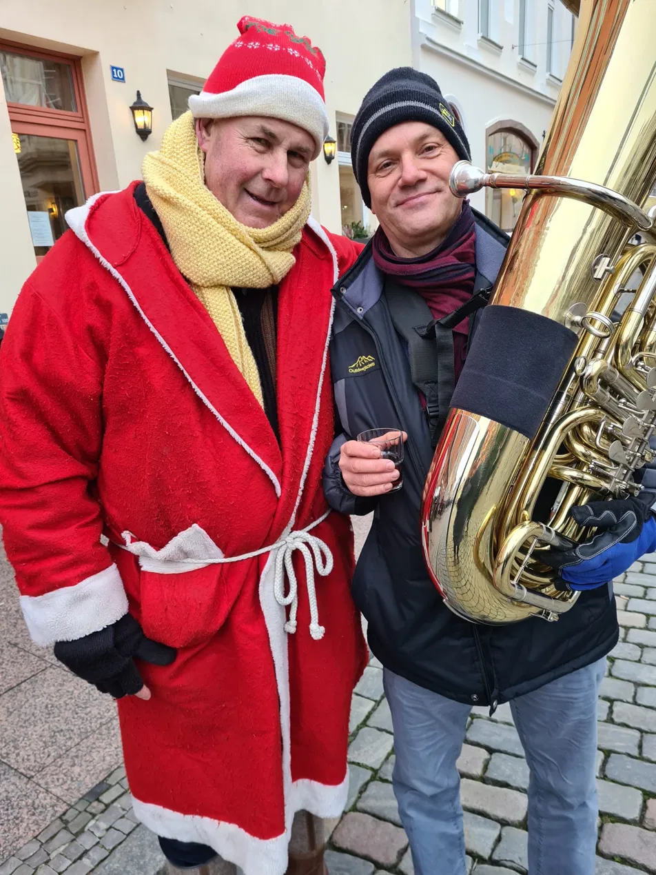 Martin Huss als Weihnachtsmann verkleidet bei einem weihnachtlichen Auftritt