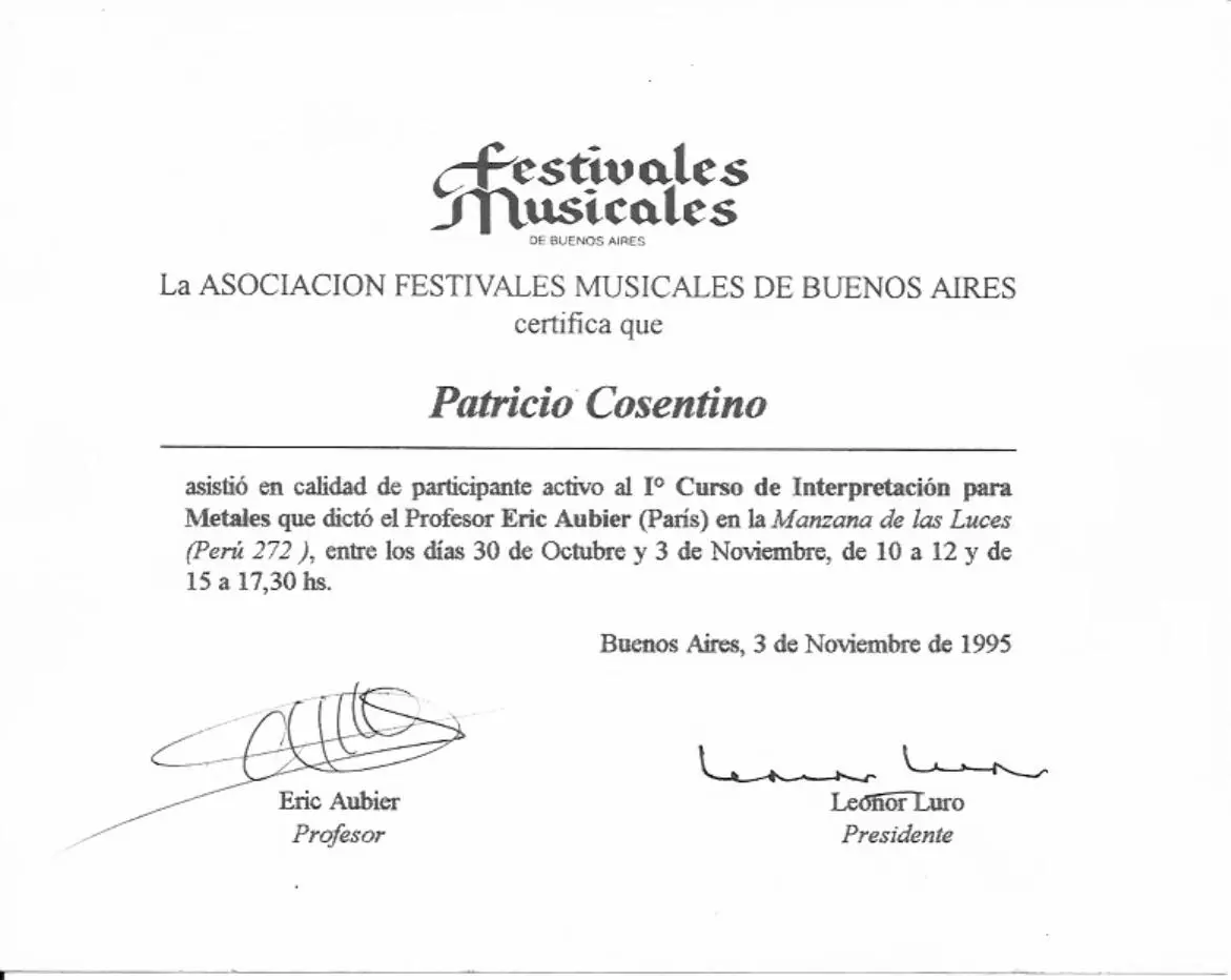 Certificado impreso de Festivales Musicales de Buenos Aires a nombre de Patricio Cosentino por el I Curso de Interpretación para Metales dictado por Eric Aubier en 1995, con dos firmas al pie