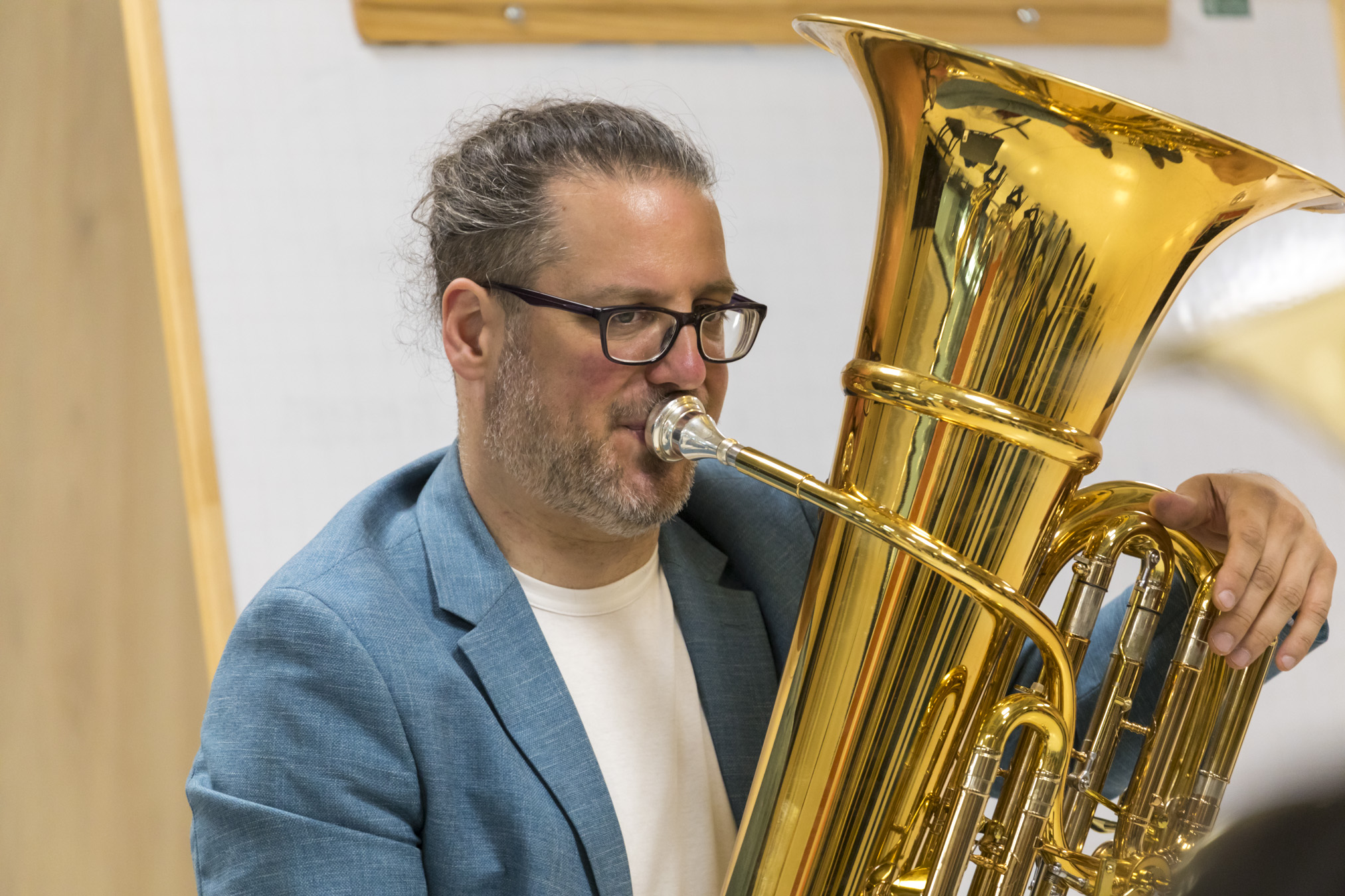 Patricio Cosentino beim Tubaspielen