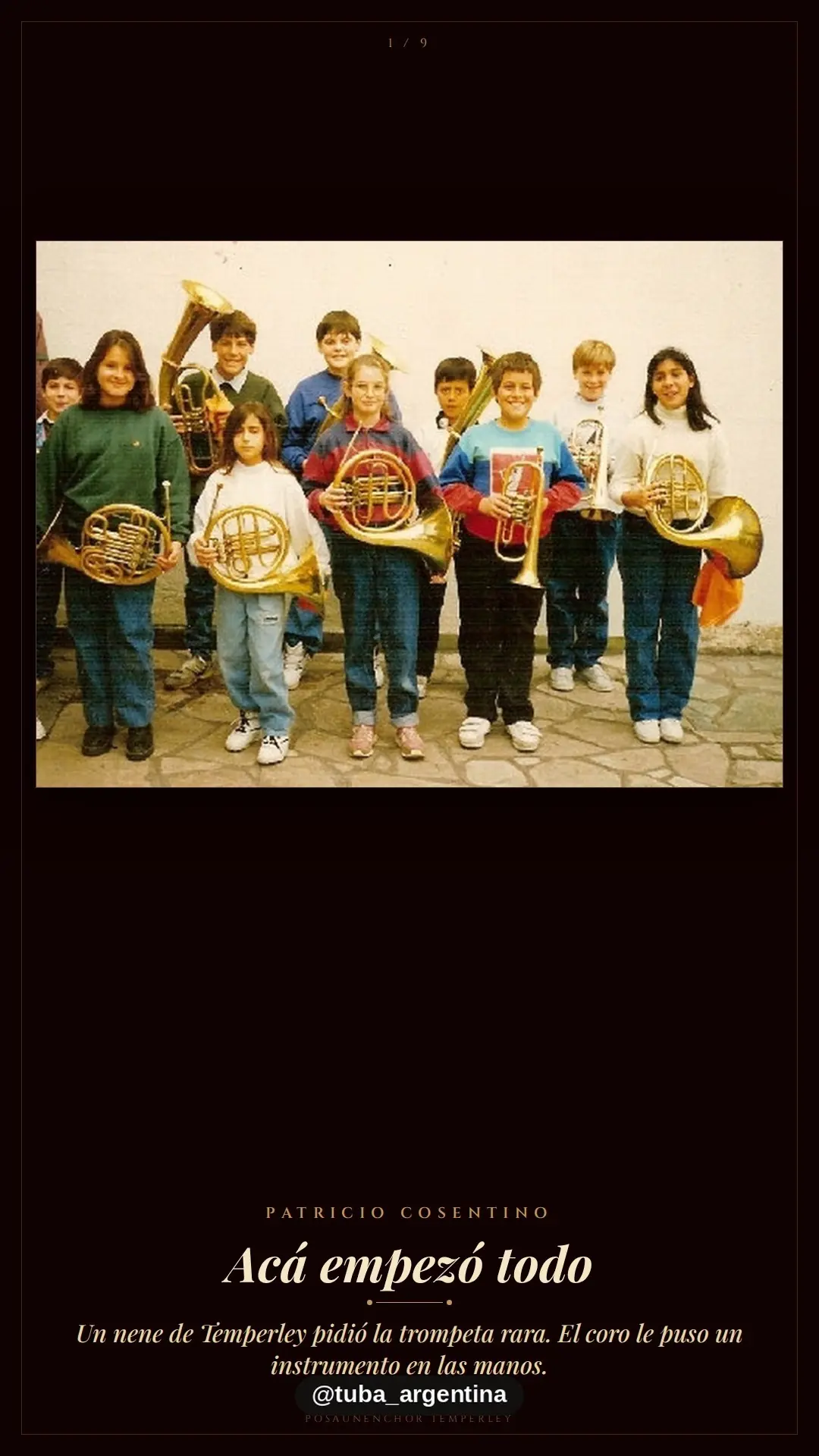 Acá empezó todo: un grupo de chicos del coro con sus instrumentos