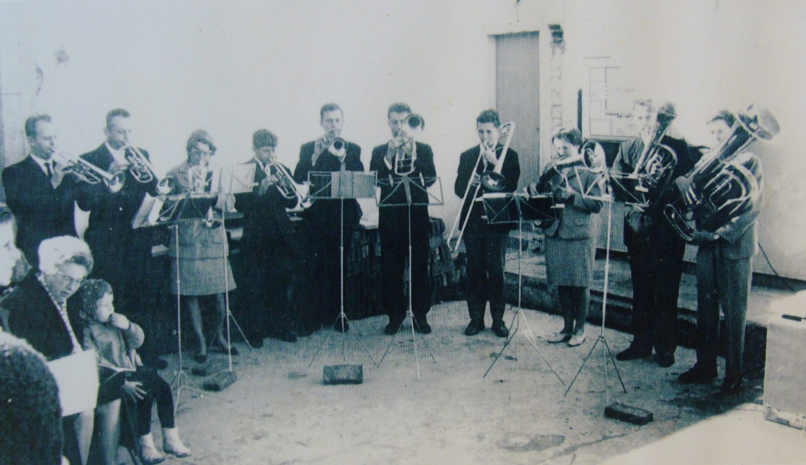 Bazar navideño en la parroquia de Villa Ballester (Diciembre de 1966)