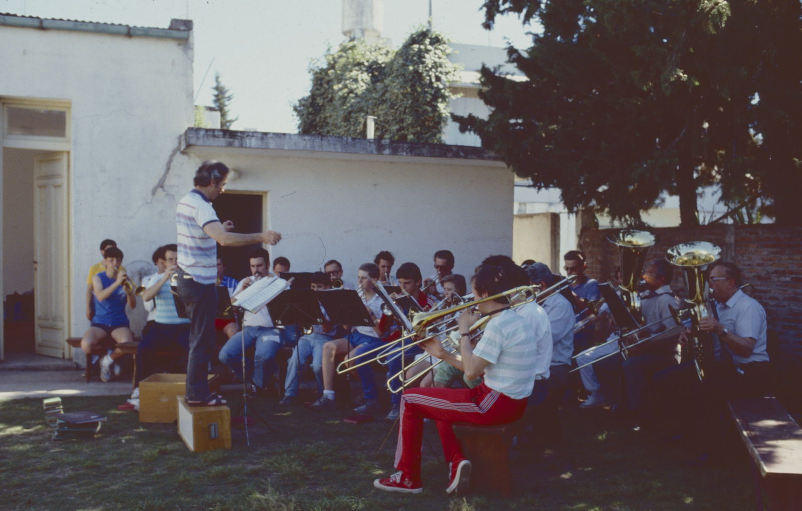 Lucas González, 1988 (Abril de 1988)