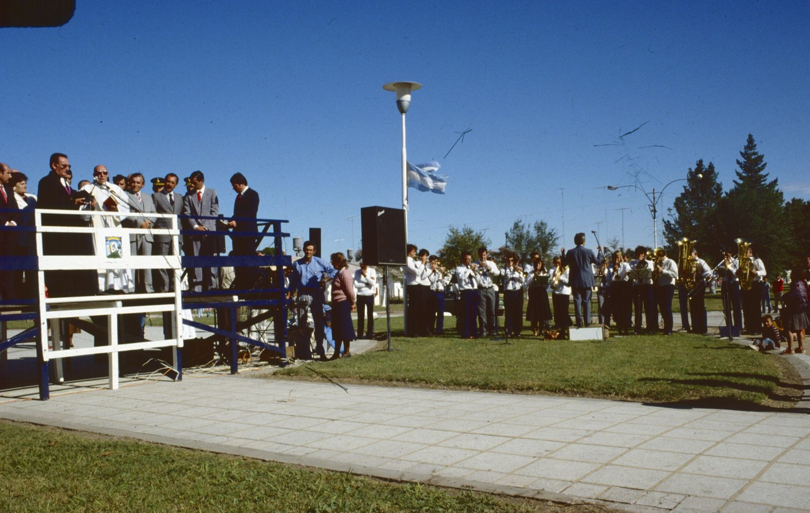 Lucas González, 1988 (Abril de 1988)