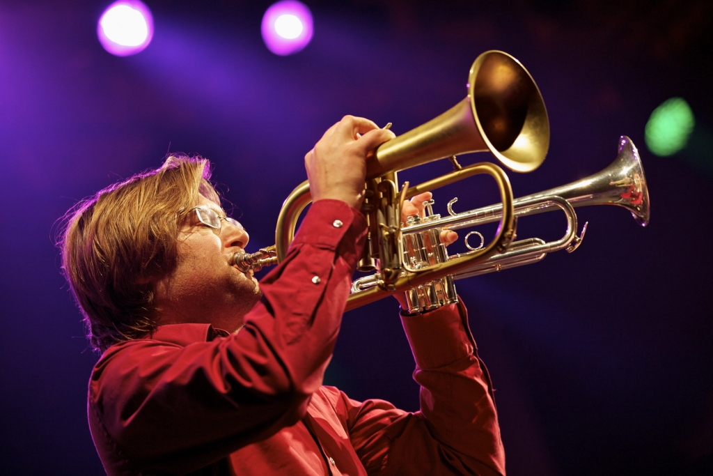 Valentín Garvie mit seiner Trompete, Bericht zum Hessischen Jazzpreis 2015
